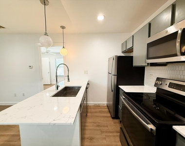 4526 Munger Avenue - Photo Thumbnail 7