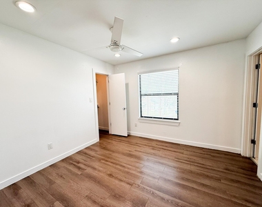 4526 Munger Avenue - Photo Thumbnail 9