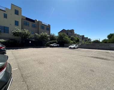 4526 Munger Avenue - Photo Thumbnail 15