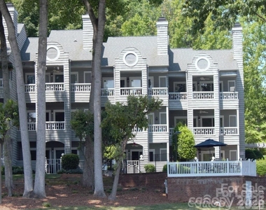 218 Northwest Drive - Photo Thumbnail 12