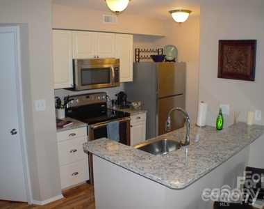 218 Northwest Drive - Photo Thumbnail 7