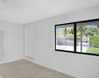 8240 Nw 1st Place - Photo Thumbnail 5