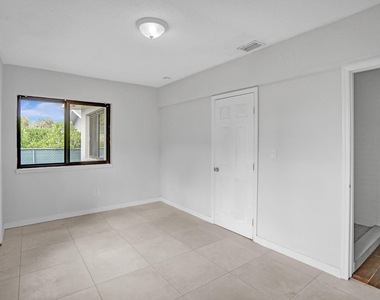 8240 Nw 1st Place - Photo Thumbnail 38