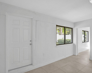 8240 Nw 1st Place - Photo Thumbnail 4