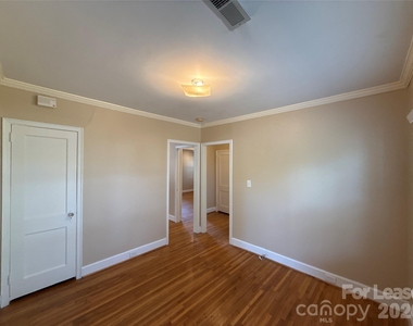 817 Everett Place - Photo Thumbnail 4