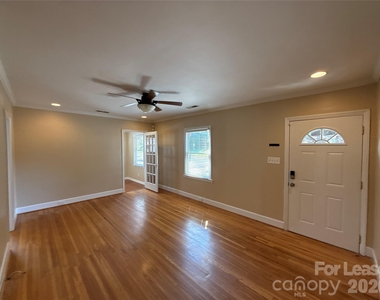 817 Everett Place - Photo Thumbnail 2