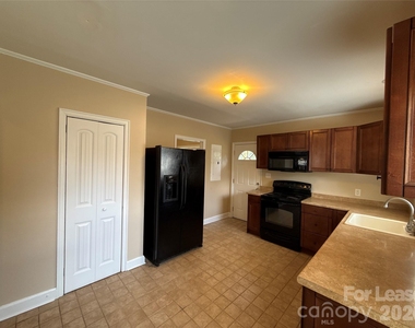 817 Everett Place - Photo Thumbnail 13