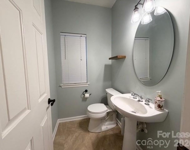 2728 Sunberry Lane Nw - Photo Thumbnail 10