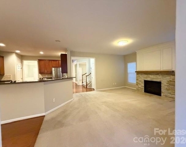 2728 Sunberry Lane Nw - Photo Thumbnail 8
