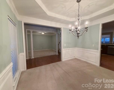2728 Sunberry Lane Nw - Photo Thumbnail 3