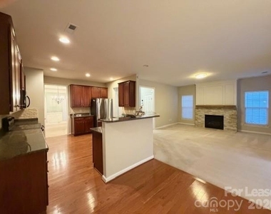2728 Sunberry Lane Nw - Photo Thumbnail 7