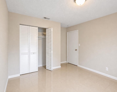 416 Lakeside Drive - Photo Thumbnail 6