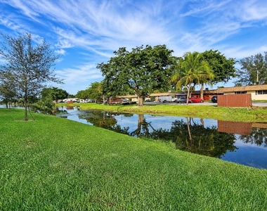 416 Lakeside Drive - Photo Thumbnail 12