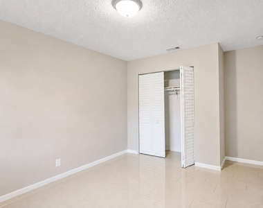 416 Lakeside Drive - Photo Thumbnail 8