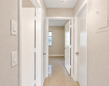 416 Lakeside Drive - Photo Thumbnail 5