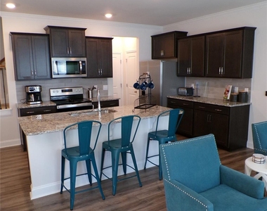 63 Creekview Road - Photo Thumbnail 11