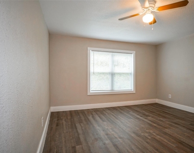 326 W Sears Street - Photo Thumbnail 7