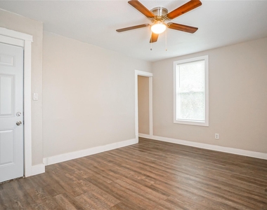 326 W Sears Street - Photo Thumbnail 2
