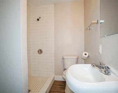 326 W Sears Street - Photo Thumbnail 5