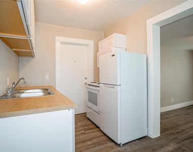326 W Sears Street - Photo Thumbnail 6