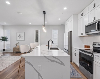 5633 Live Oak - Photo Thumbnail 4