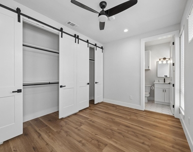 5633 Live Oak - Photo Thumbnail 14