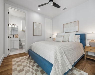 5633 Live Oak - Photo Thumbnail 11