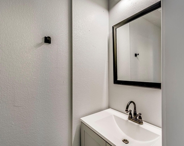 607 W Page Avenue - Photo Thumbnail 16