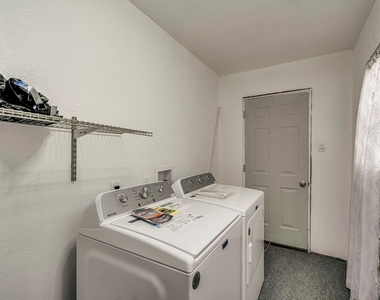 607 W Page Avenue - Photo Thumbnail 17