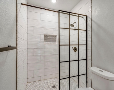 607 W Page Avenue - Photo Thumbnail 13