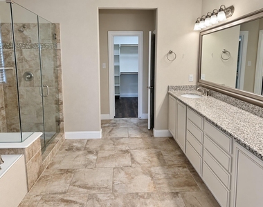 2201 Petunia Lane - Photo Thumbnail 12