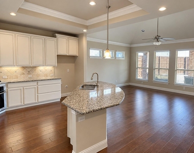 2201 Petunia Lane - Photo Thumbnail 6