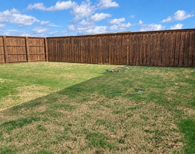 2201 Petunia Lane - Photo Thumbnail 16