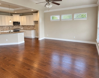 2201 Petunia Lane - Photo Thumbnail 7