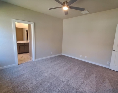 1208 Anderson - Photo Thumbnail 10
