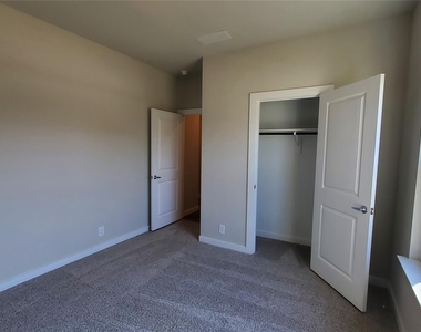 1208 Anderson - Photo Thumbnail 6