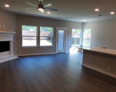 1208 Anderson - Photo Thumbnail 2