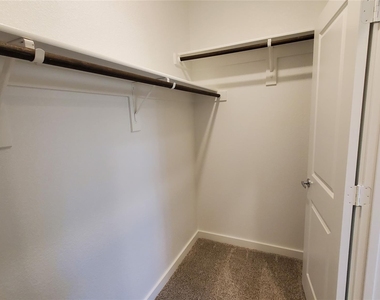 1208 Anderson - Photo Thumbnail 14