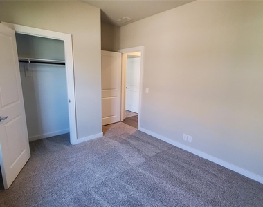 1208 Anderson - Photo Thumbnail 7