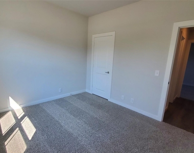 1218 Anderson Drive - Photo Thumbnail 2