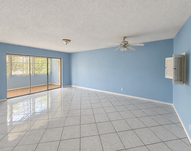 729 Lori Drive - Photo Thumbnail 3