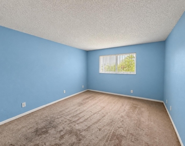 729 Lori Drive - Photo Thumbnail 6