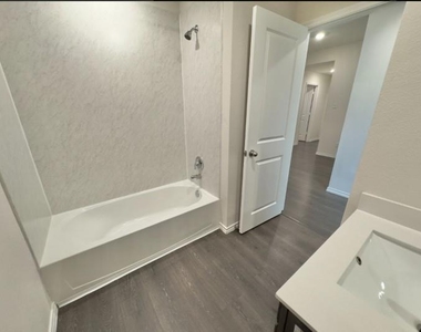 11333 Pecan Creek - Photo Thumbnail 16