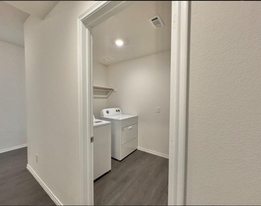 11333 Pecan Creek - Photo Thumbnail 13
