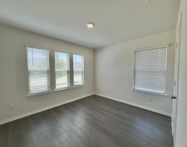 11333 Pecan Creek - Photo Thumbnail 19
