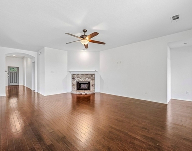 512 Stableford Street - Photo Thumbnail 2