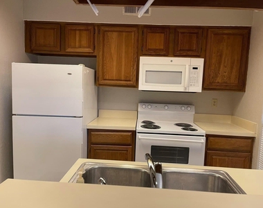 3110 Devonshire Drive - Photo Thumbnail 3