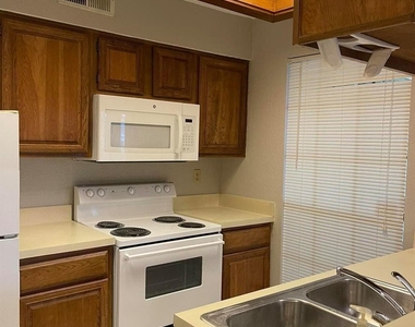 3110 Devonshire Drive - Photo Thumbnail 6