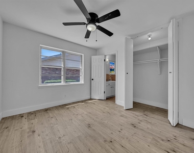 5745 Wimbleton Way - Photo Thumbnail 17