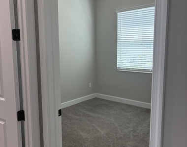 5518 Macoon Way - Photo Thumbnail 12